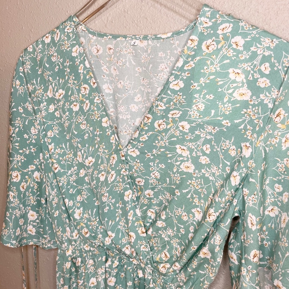 Floral V-neck Dress - Picture 6 of 12